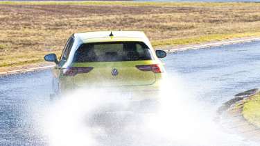 All Season tyre test - Volkswagen Golf wet rear cornering 