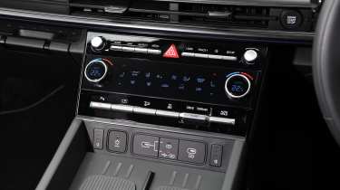 Hyundai Santa Fe - centre console