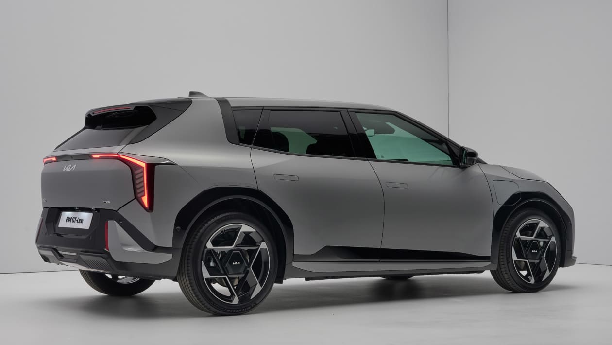 Kia EV4 GT Line - сзади