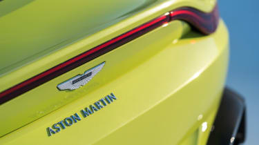 Aston Martin Vantage - tailgate