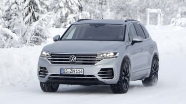 Volkswagen Touraeg facelift (winter testing) - front