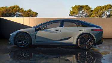 Toyota Corolla Concept - side