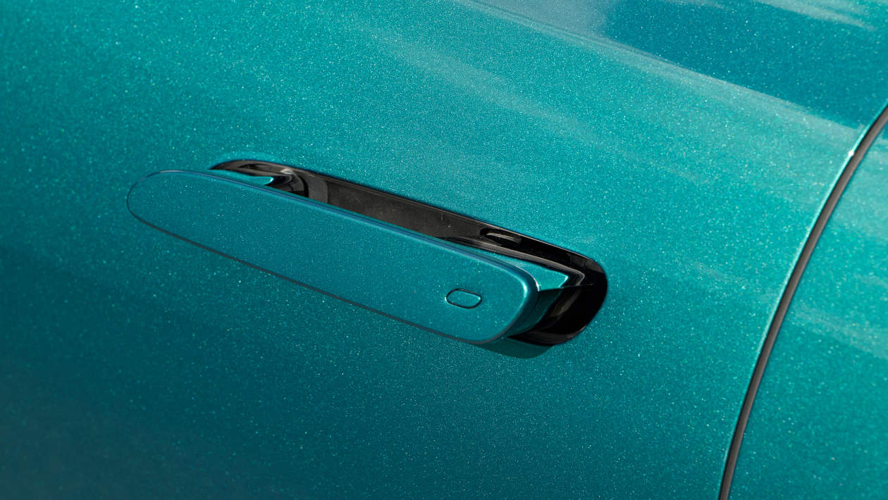 Denza Z9GT flush door handle detail