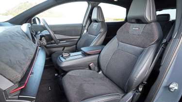 Nissan Ariya e-4ORCE Nismo - front seats