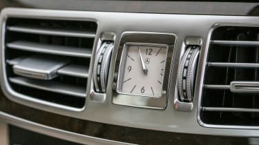 Mercedes E220 CDI SE clock