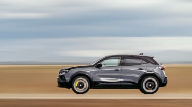 Vauxhall Mokka GSE 2025 - side action