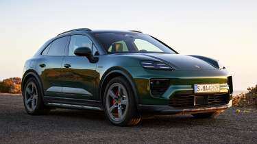 Porsche Macan 4S - front static