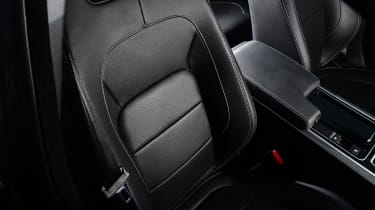 Jaguar XE - seats