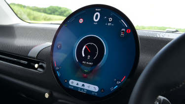 MINI Cooper E - drivers digital display 