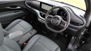 Fiat 500e Giorgio Armani Collector&#039;s Edition - front interior 