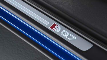 Audi SQ7 blue - door sill