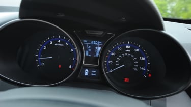 Hyundai Veloster Turbo dials