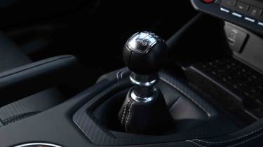 Ford Mustang GT - gear stick