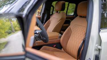 Land Rover Defender pick-up - front seats
