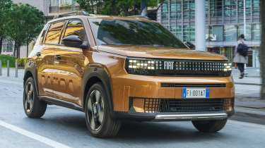 Fiat Grande Panda Hybrid La Prima - front tracking