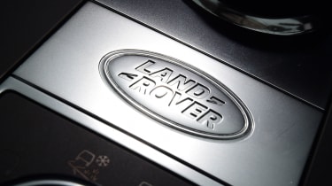 Land Rover Discovery - Land Rover badge