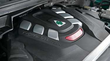 Alfa Romeo Stelvio Quadrifoglio - engine cover