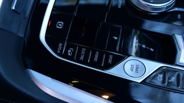 Porsche Cayenne vs BMW X5 - BMW X5 centre console 