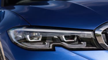 BMW 320d xDrive Touring - front light