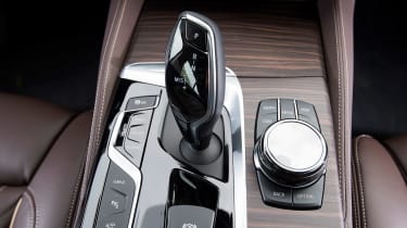 BMW 530e iPerformance - transmission