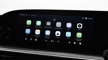 Omoda 9 - screen