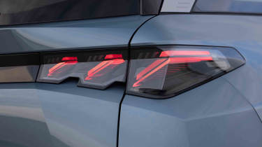 Peugeot E-5008 - tail lights detail