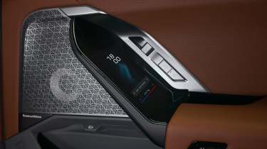 BMW i7 - door controls