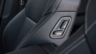 Skoda Superb Estate facelift - seat controls
