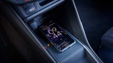 Renault 4 - wireless charging pad