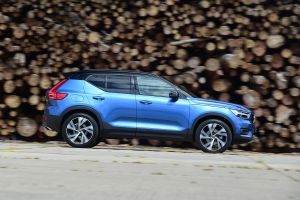 Volvo XC40 - side action