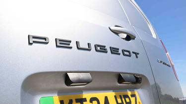 Peugeot E-Partner - 'Peugeot' tailgate badge
