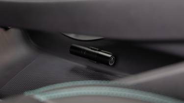 BYD Seal 6 Touring - tool used to tear the seatbelt or break window glass when trapped inside of car 