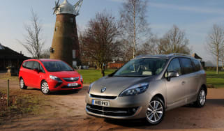 Renault Grand Scenic vs Vauxhall Zafira Tourer