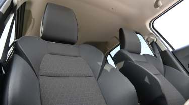 Suzuki Swift - front seats