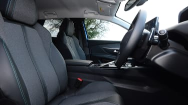 New Peugeot 3008 facelift 2020 front seats