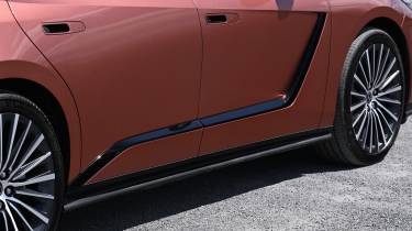 Lexus ES UK - side detail