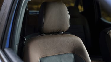 Volkswagen Amarok PanAmericana - seat detail