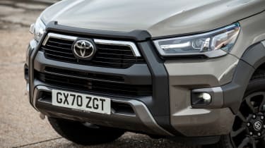 Toyota Hilux - grille