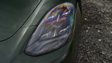 Audi RS 7 vs Porsche Panamera - Porsche Panamera headlight