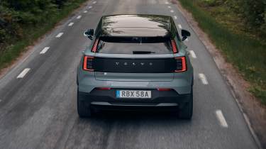 Volvo EX30 Cross Country - rear action