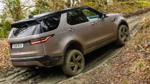 Land Rover Discovery - rear off-road