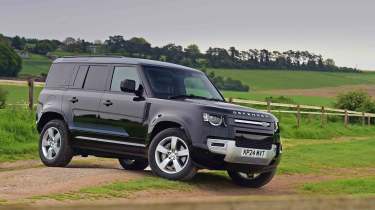 Land Rover Defender 110 County - front static