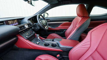 Lexus RC - front seats