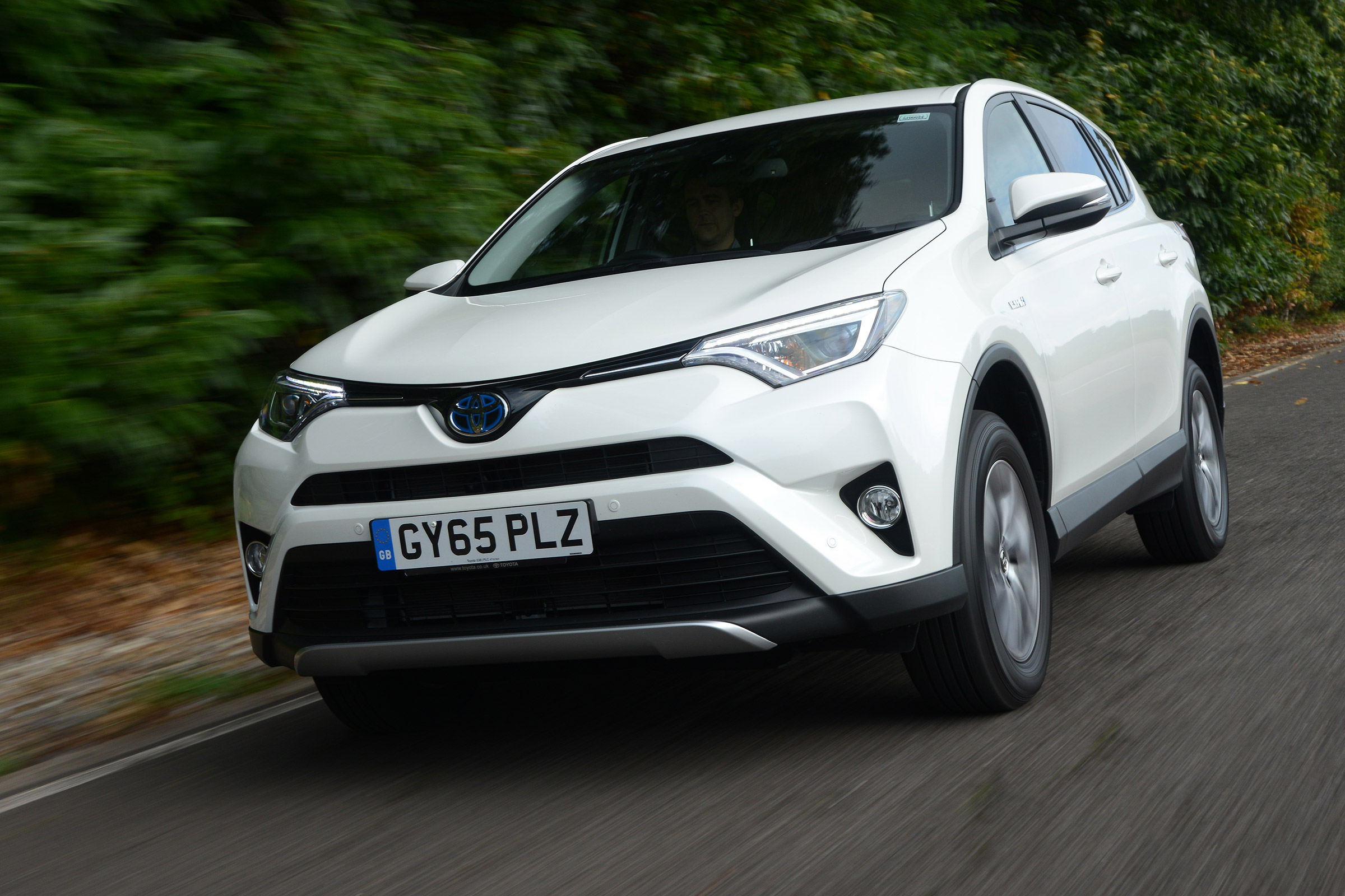 toyota-rav4-hybrid-2wd-2016-review-auto-express