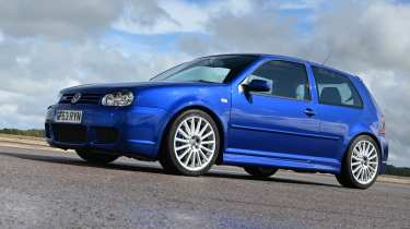 Volkswagen Golf R32 - front angled