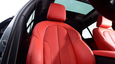 BMW 118i - front seats