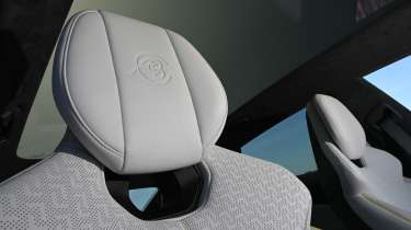 Lotus Emeya - headrest