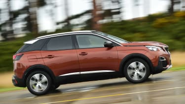 Peugeot 3008 brown - side tracking