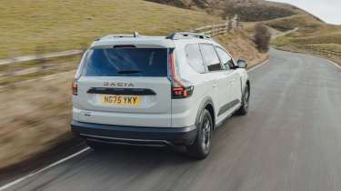 Dacia Jogger Hybrid 155 - rear tracking