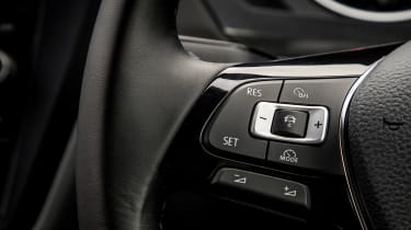 Volkswagen Tiguan Allspace - steering wheel controls